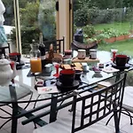 2 Privees Dans Un Jardin D'hiver, Garage Voiture, Velos, Motos Privatunterkunft