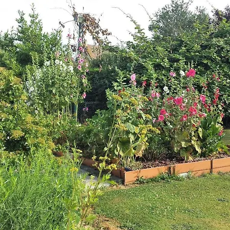 2 Privees Dans Un Jardin D'hiver, Garage Voiture, Velos, Motos *