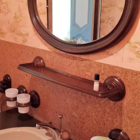 2 Privees Dans Un Jardin D'hiver, Garage Voiture, Velos, Motos Rum i privatbostad