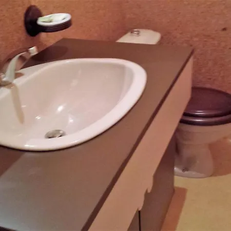 2 Privees Dans Un Jardin D'hiver, Garage Voiture, Velos, Motos Rum i privatbostad *