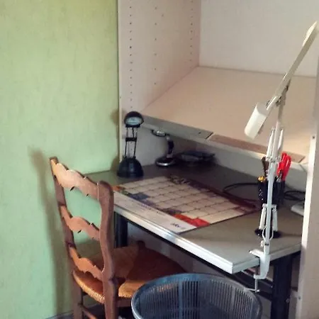 2 Privees Dans Un Jardin D'hiver, Garage Voiture, Velos, Motos *