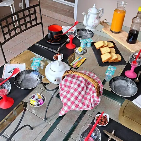 2 Privées Dans Un Jardin D'hiver, Garage Voiture, Vélos, Motos