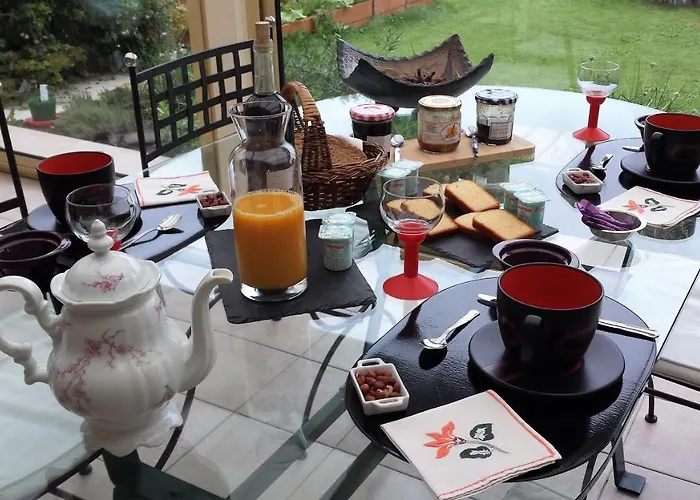 Homestay 2 Privees Dans Un Jardin D'hiver, Garage Voiture, Velos, Motos