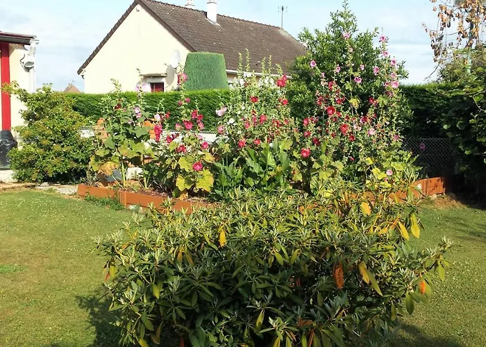 2 Privees Dans Un Jardin D'hiver, Garage Voiture, Velos, Motos *