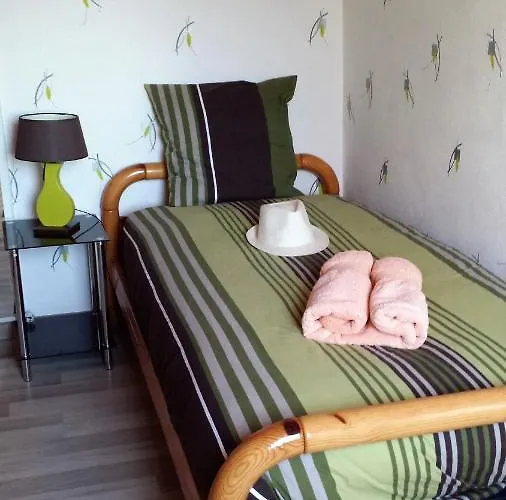 2 Privees Dans Un Jardin D'hiver, Garage Voiture, Velos, Motos * Tourville-sur-Arques