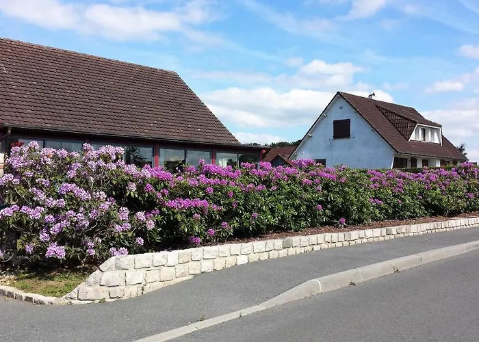 2 Privees Dans Un Jardin D'hiver, Garage Voiture, Velos, Motos *
